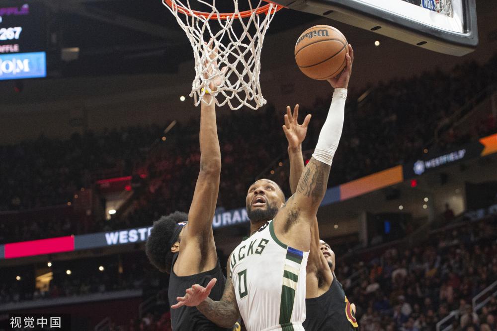 库巴西训练中膝盖被莱万撞了一下，经过治疗后重新加入训练.