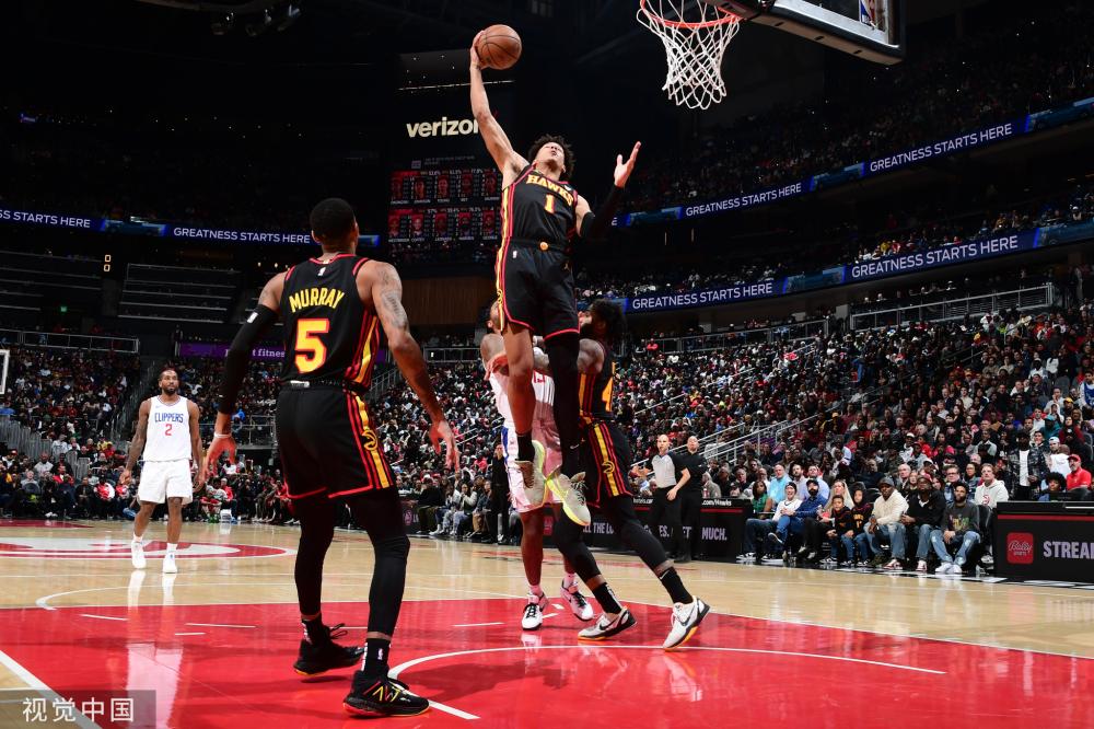 登场即传奇！体操名将“丘妈”50岁复出 冲击第9次奥运资格央视新闻客户端.