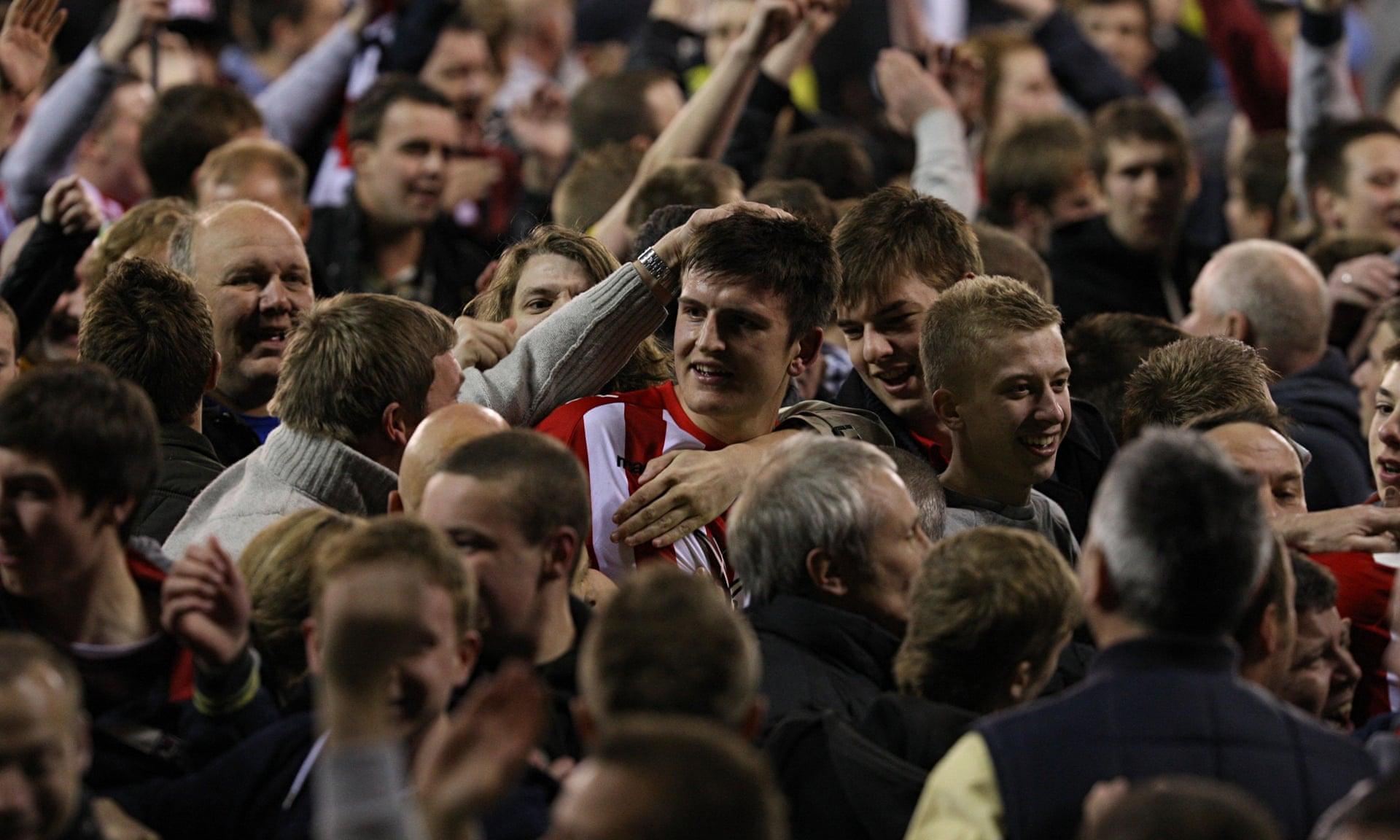 官方：马德里德比中投掷杂物，马竞被罚关闭部分看台3场比赛